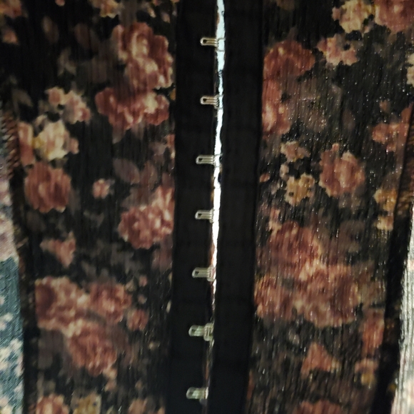 Flower Pattern Top - Picture 7 of 8